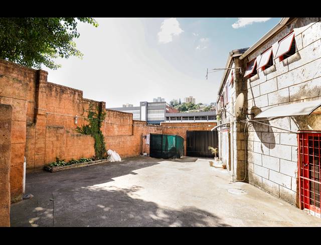 800M² GUESTHOUSE FOR SALE IN OVERPORT